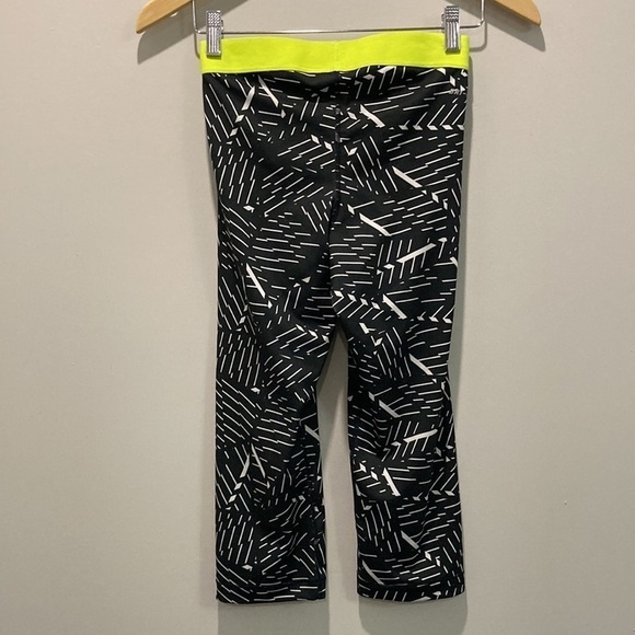 NIKE Pro Black Neon White Yoga Workout Capris Leggings - Picture 6 of 11